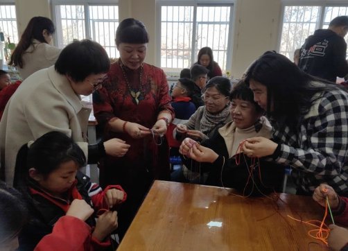 简篇-非遗体验课程“巧手编织”走进西夏区华西希望小学