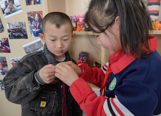 简篇-非遗体验课程“巧手编织”走进西夏区华西希望小学