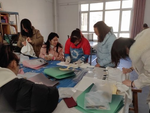 简篇-西夏区华西希望小学开展“春暖半边天，爱在漫葡镇”三八妇女节主题活动