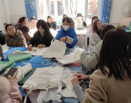 简篇-西夏区华西希望小学开展“春暖半边天，爱在漫葡镇”三八妇女节主题活动