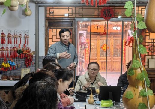 简篇-西夏区华西希望小学开展“春暖半边天，爱在漫葡镇”三八妇女节主题活动