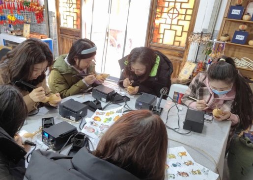 简篇-西夏区华西希望小学开展“春暖半边天，爱在漫葡镇”三八妇女节主题活动