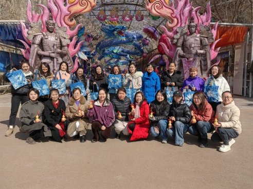 简篇-西夏区华西希望小学开展“春暖半边天，爱在漫葡镇”三八妇女节主题活动