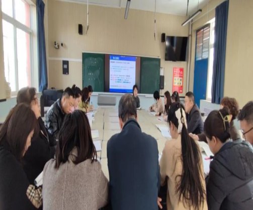 简篇-华西希望小学开展以“学习新课标，促进课堂变革”为主题的教研活动