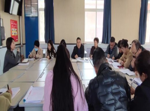 简篇-华西希望小学开展以“学习新课标，促进课堂变革”为主题的教研活动