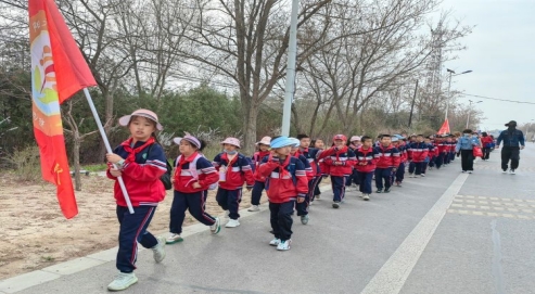 简篇-“踏春寻英迹，承志铸未来”——华西希望小学清明远足暨野餐活动