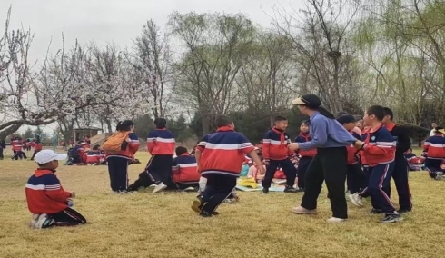 简篇-“踏春寻英迹，承志铸未来”——华西希望小学清明远足暨野餐活动