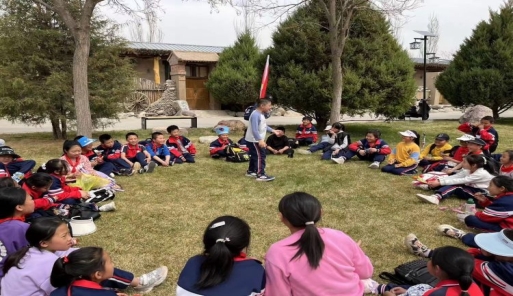 简篇-“踏春寻英迹，承志铸未来”——华西希望小学清明远足暨野餐活动