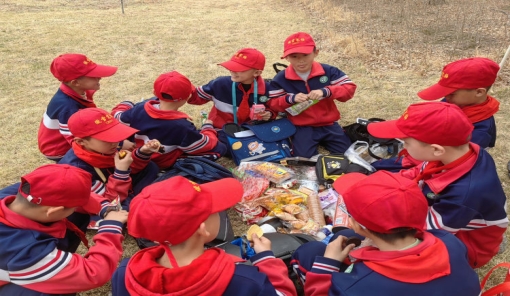 简篇-“踏春寻英迹，承志铸未来”——华西希望小学清明远足暨野餐活动