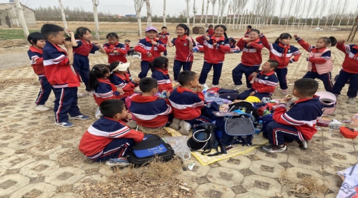 简篇-“踏春寻英迹，承志铸未来”——华西希望小学清明远足暨野餐活动