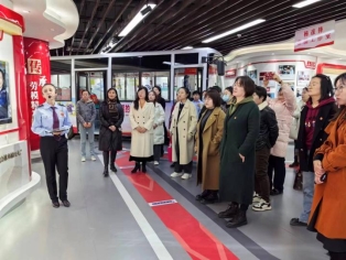 J:/我的文件/六小教学/党建资料/3.19/照片/89e2a5620ae0844ad860b7d09690f92.jpg89e2a5620ae0844ad860b7d09690f92