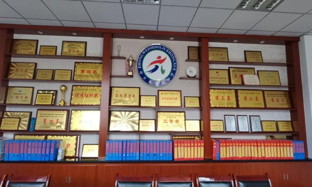 D:照片资料六中校园照片QQ图片20220413105620.jpgQQ图片20220413105620