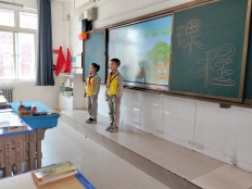 简篇-“阅”享童年，“讲”出智慧——   记金凤二小爱享课程阅讲展示活动