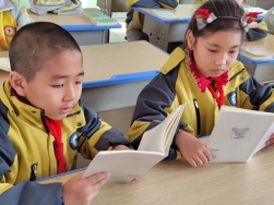 简篇-“阅”享童年，“讲”出智慧——   记金凤二小爱享课程阅讲展示活动