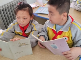 简篇-“阅”享童年，“讲”出智慧——   记金凤二小爱享课程阅讲展示活动