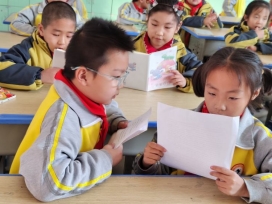 简篇-“阅”享童年，“讲”出智慧——   记金凤二小爱享课程阅讲展示活动