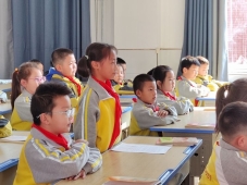 简篇-“阅”享童年，“讲”出智慧——   记金凤二小爱享课程阅讲展示活动