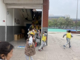 简篇-防震减灾演练，筑守安全防线。——金凤二小2023年防震减灾演练活动记录