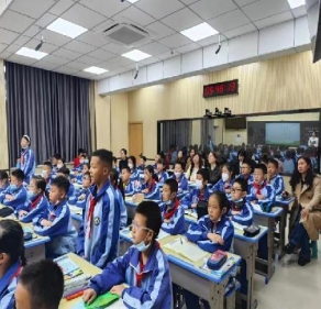 微信图片_20230511093225校长听课