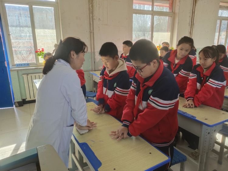 简篇-银川市“千人万场”应急救护培训活动走进华西希望小学