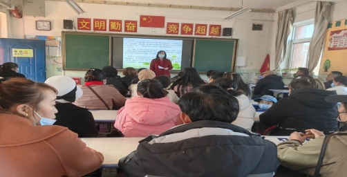 简篇-家校合作，共话成长——华西希望小学召开家长会