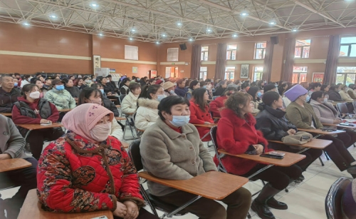 简篇-家校合作，共话成长——华西希望小学召开家长会