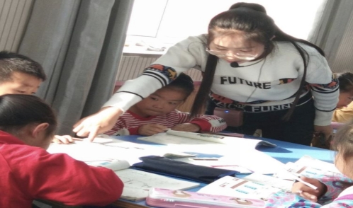 简篇-“教”以共进,“研”以致远——华西希望小学分组开展专题教研和课例研讨活动