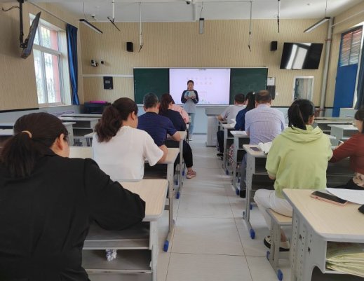 简篇-“教”以共进,“研”以致远——华西希望小学分组开展专题教研和课例研讨活动