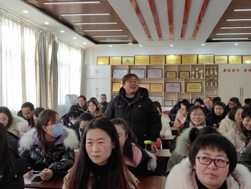 简篇-“课题培训引航，助力教师成长”——华西希望小学开展“小学课题申报撰写”专题培训