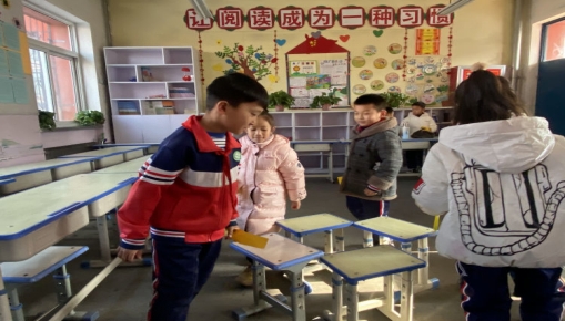 简篇-“喜迎新年，趣味游园”——华西希望小学举办元旦游园会