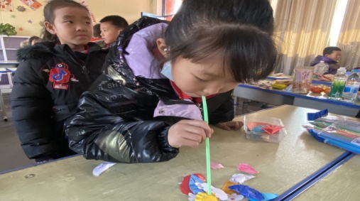 简篇-“喜迎新年，趣味游园”——华西希望小学举办元旦游园会