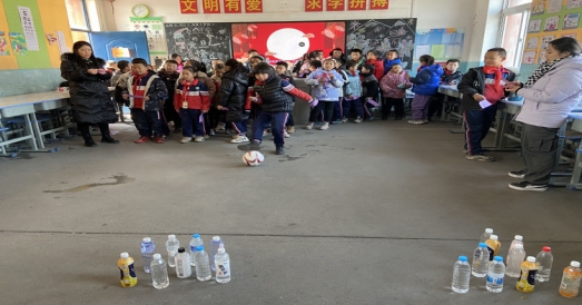 简篇-“喜迎新年，趣味游园”——华西希望小学举办元旦游园会