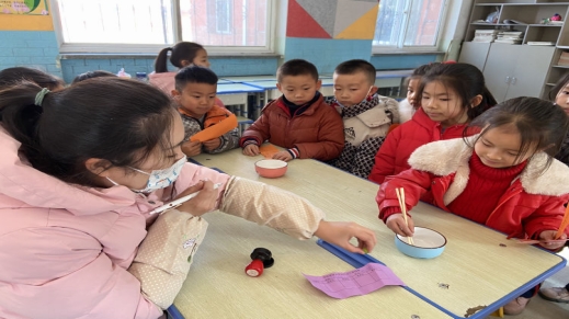 简篇-“喜迎新年，趣味游园”——华西希望小学举办元旦游园会