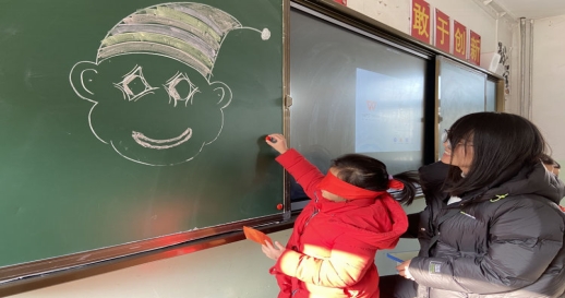 简篇-“喜迎新年，趣味游园”——华西希望小学举办元旦游园会