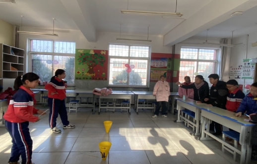 简篇-“喜迎新年，趣味游园”——华西希望小学举办元旦游园会