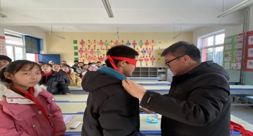 简篇-“喜迎新年，趣味游园”——华西希望小学举办元旦游园会