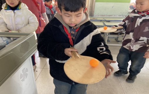 简篇-“喜迎新年，趣味游园”——华西希望小学举办元旦游园会