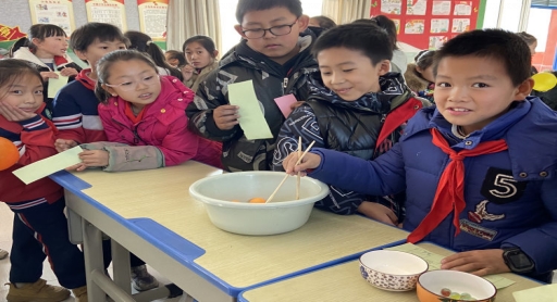 简篇-“喜迎新年，趣味游园”——华西希望小学举办元旦游园会