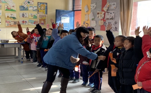 简篇-“喜迎新年，趣味游园”——华西希望小学举办元旦游园会