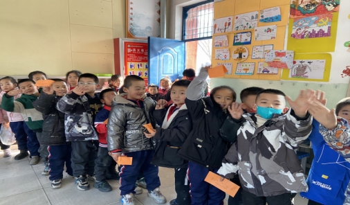 简篇-“喜迎新年，趣味游园”——华西希望小学举办元旦游园会