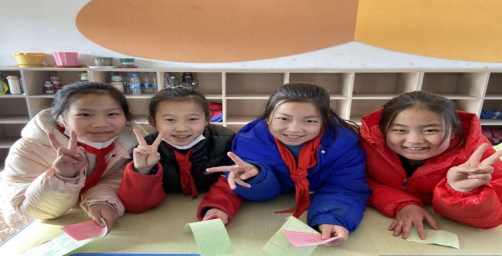 简篇-“喜迎新年，趣味游园”——华西希望小学举办元旦游园会