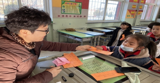 简篇-“喜迎新年，趣味游园”——华西希望小学举办元旦游园会