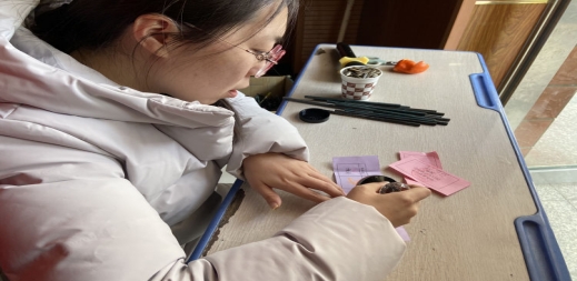 简篇-“喜迎新年，趣味游园”——华西希望小学举办元旦游园会