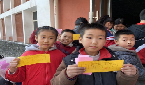 简篇-“喜迎新年，趣味游园”——华西希望小学举办元旦游园会