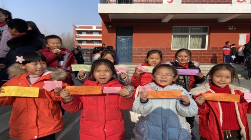 简篇-“喜迎新年，趣味游园”——华西希望小学举办元旦游园会