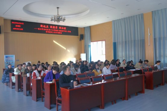 大厅里的人们

描述已自动生成