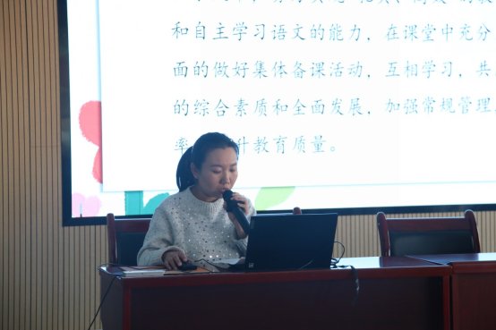 电脑前的男人

描述已自动生成