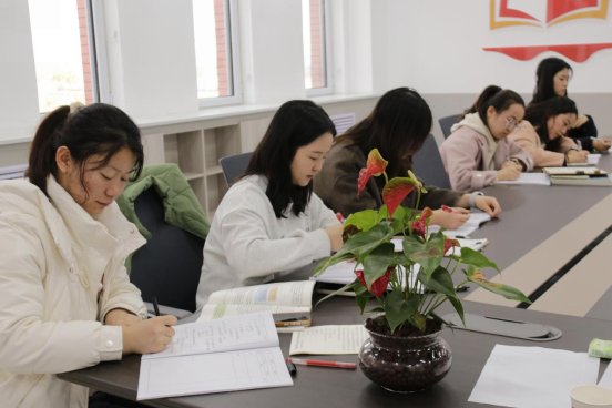 H:/2025年/01 教学/0313 市教育局教研室视导十中/评课/道法 (4).JPG道法 (4)