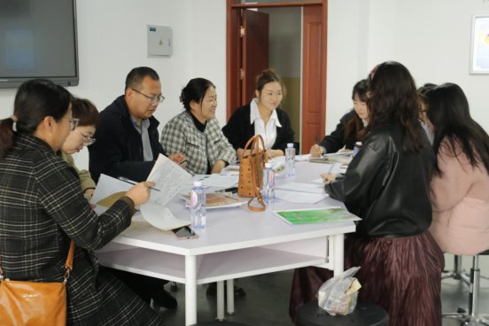 H:/2025年/01 教学/0313 市教育局教研室视导十中/评课/地理 (2).JPG地理 (2)