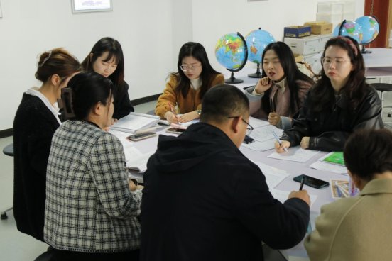 H:/2025年/01 教学/0313 市教育局教研室视导十中/评课/地理 (4).JPG地理 (4)